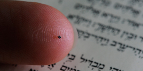 NanoBiblia Biblia mas pequeña del mundo